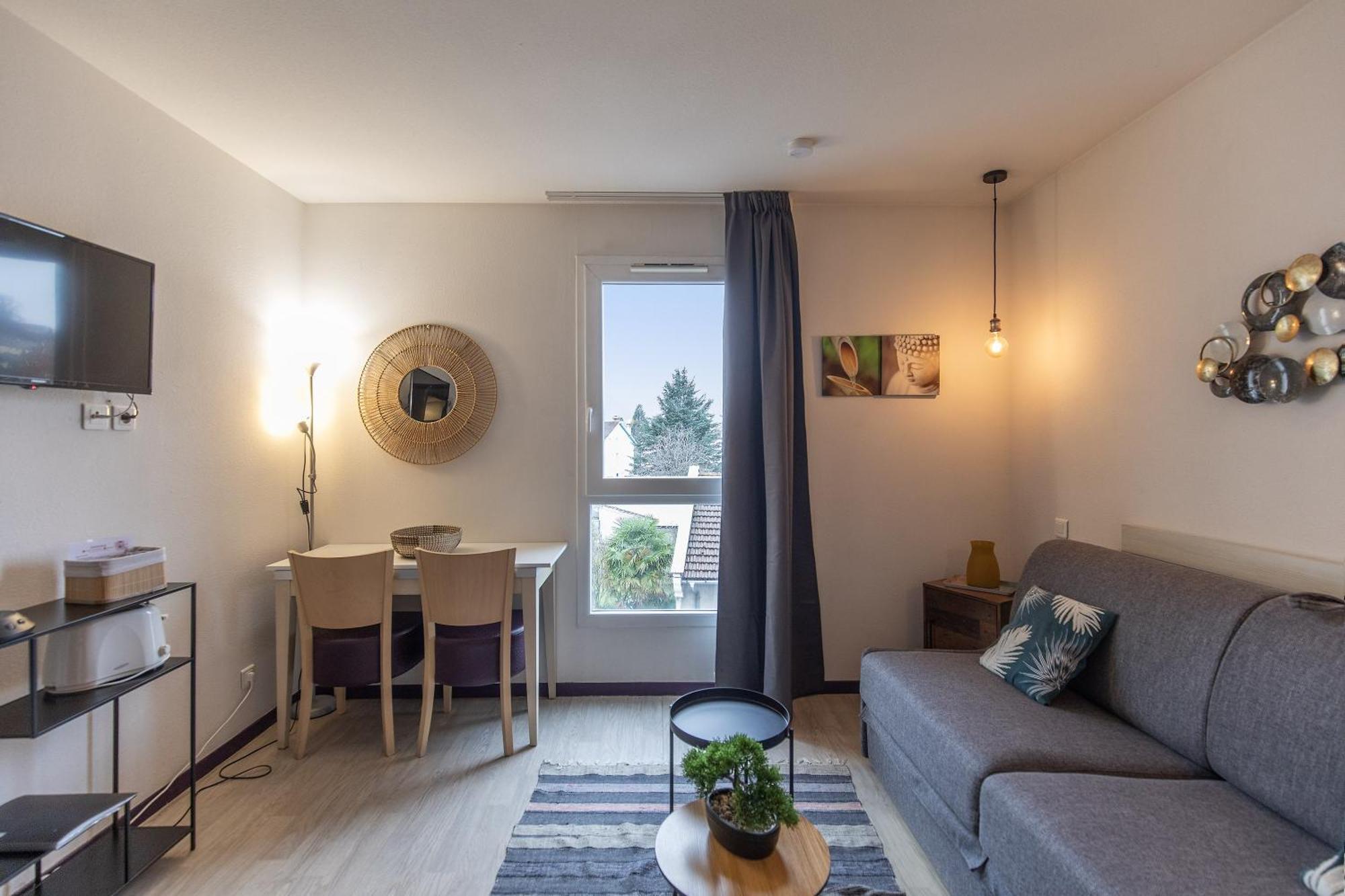 Tithome 2 - Gare, Centre Ville, Vue Montagne Et Chateau *