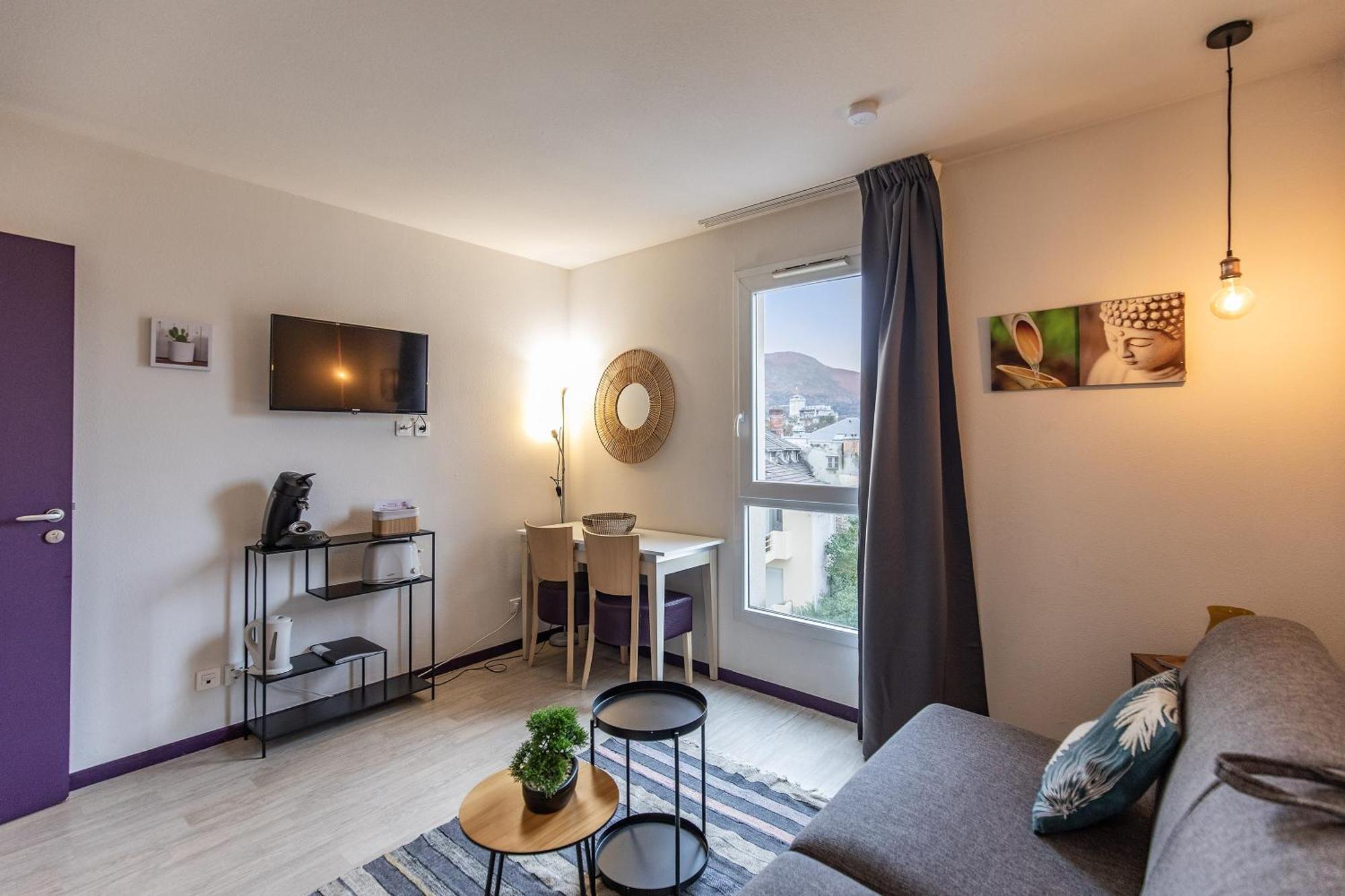 Tithome 2 - Gare, Centre Ville, Vue Montagne Et Chateau Apartamento